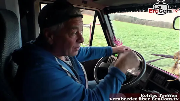 Grote German teen Hitchhiker pick up and fuck in car with grandpa warme buis