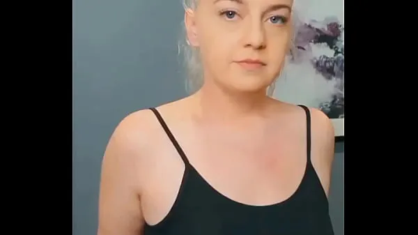 Stort Blonde Aussie Babe FLASHES Her Huge Tit's varmt rør