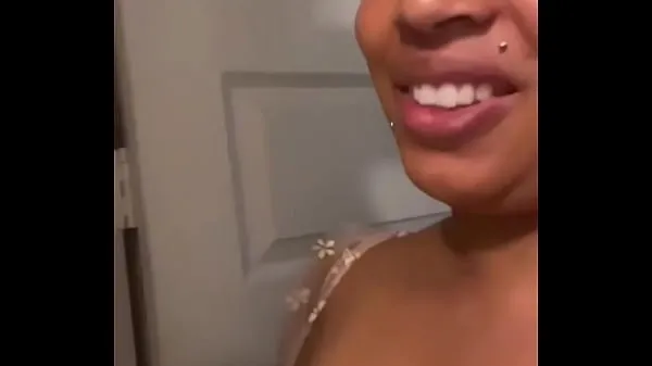 Büyük Young hot ebony challenges bbc to pull up challenge while sucking dick sıcak Tüp