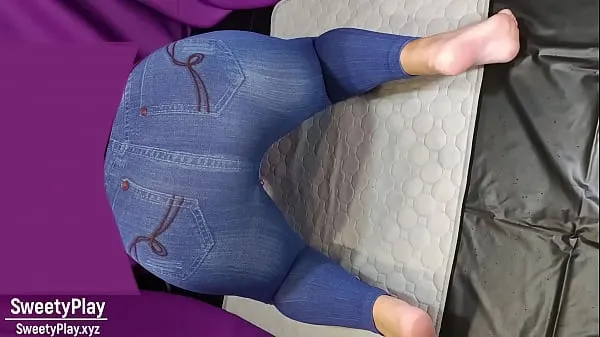 Big ass in jeans pissing with vibrator Tabung hangat yang besar