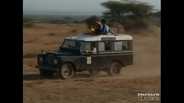 Stort Yelena Schieffer Enjoys a Gangbang After the Safari varmt rør