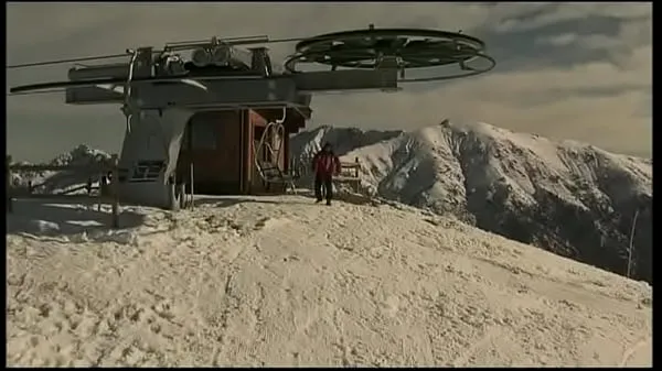 Suuri Judith Fox and Priva Are Hiking up Snowy Mountain when They Get a DP lämmin putki