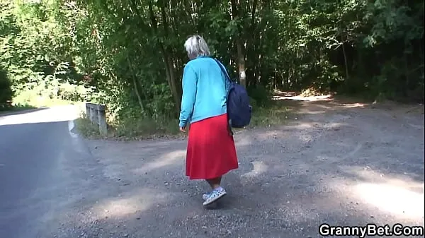 Stort He bangs very old mature woman from behind varmt rør