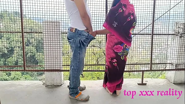 XXX Bengali hot bhabhi amazing outdoor sex in pink saree with smart thief! XXX Hindi web series sex Last Episode 2022 Tabung hangat yang besar
