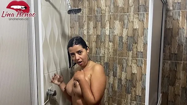 Grote My stepmother catches me spying on her while she bathes and fucks me very hard until I fill her pussy with milk warme buis