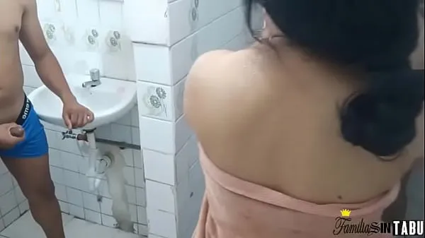 Ống ấm áp Sexy Fucked By Her Roommate Watching Him Naked In The Bathroom She Offers Her Cock And Eats It With Her Pussy Creampie On Dirty Face Xvideos lớn