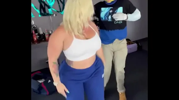 大Having fun with one of my favorite pornstars lmao she tried to dance with me ( Mz Dani暖管