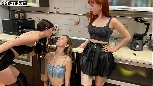 Nagy Smoking Bitches Spit In Slave Girl Mouth Filling It With Their Saliva - Spitting Lezdom (Preview meleg cső