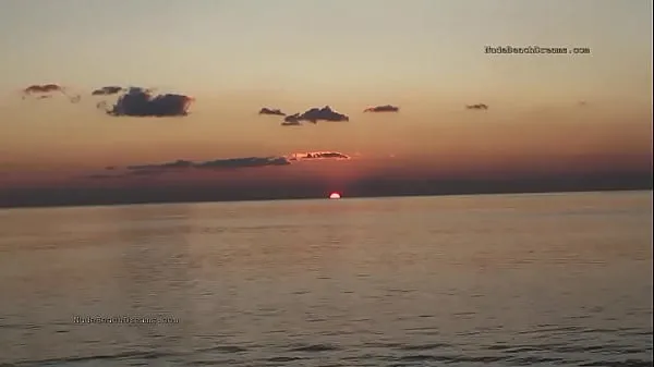 Russian couples fuck by the sea at sunset Tiub hangat besar