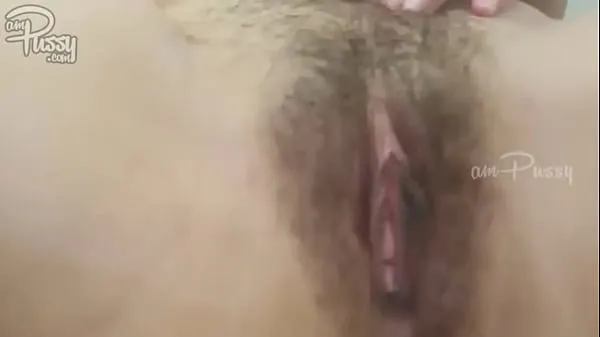 Grote Asian college girl rubs her pussy on camera warme buis