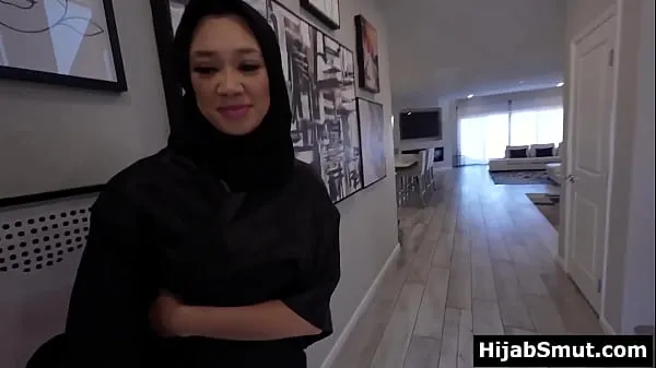 Gran Chica musulmana en hiyab pide una lección de sexotubo caliente
