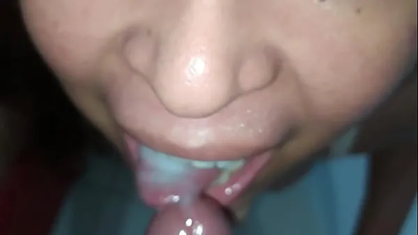 Big I catch a girl masturbating with a dildo when I stay in an airbnb, she gives me a blowjob and I cum in her mouth, she swallows all my semen very slutty. The best experience warm Tube