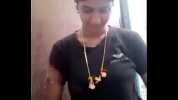 Velká Sumathy - Newly married chennai tamil aunty show boobs on video call (with audio teplá trubice