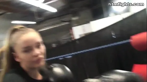 Duża New Boxing Women Fight at HTM ciepła tuba