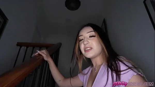 Ống ấm áp My fucking hot stepsisters last night was surprising to say the least when she wanted my dick on the roof lớn