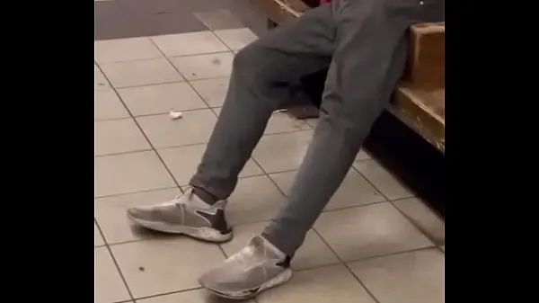 Nagy Homeless at subway meleg cső
