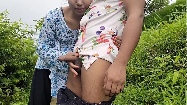 Suuri Desi Bhabhi Fucked Outside In The Farm lämmin putki