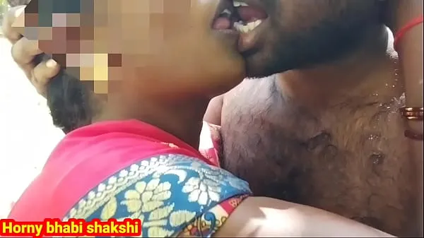 Große Sexy tamilische junge Frau Training im Wald mit Küssen, Fingern und Ficken mit Fremdenwarme Röhre
