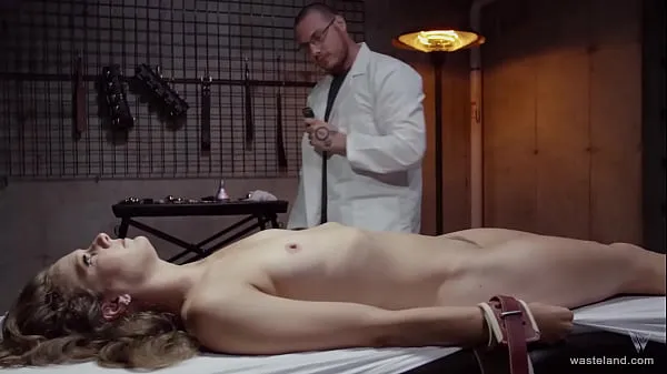大BDSM Delight For Hot Couple With Fantasy Roleplay Of Crazy Doctor Experimenting On Naked Patient暖管
