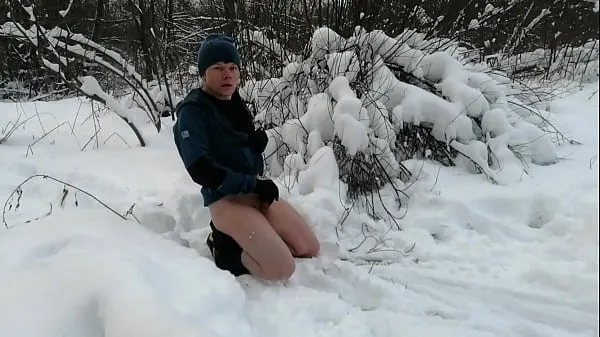 Big The guy masturbates in the winter on skis with a dildo and cums warm Tube