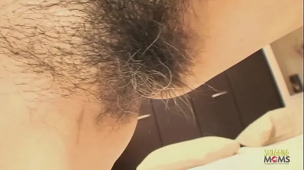 Μεγάλος Asian mature lady with hairy and grey bush gets a sloppy creampie θερμός σωλήνας