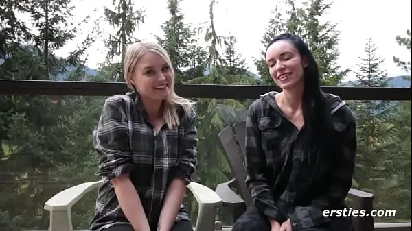 Veľká Ersties: Hot Canadian Girls Film Their First Lesbian Sex Video teplá trubica