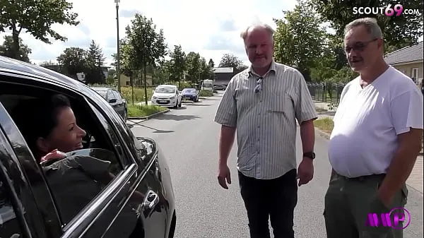 Veľká Real Amateur Car Gangbang for German Mature Dacada in NRW teplá trubica