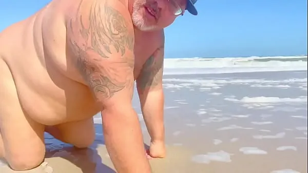큰 Strongman competition judge gets naked with a fat ass 따뜻한 튜브