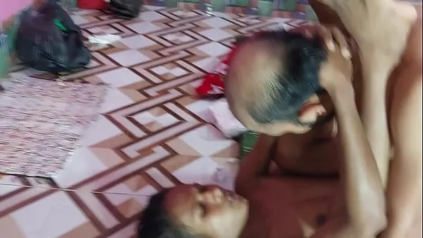 The bengali gets fucked in the threesome, of course. But not only the black girl gets fucked, but also the two guys fuck each other in the tight pussy during the village Bi threesome. The slut and the guys enjoy fucking each other in the threesome Tabung hangat yang besar