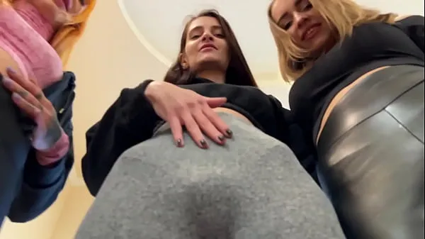 Grote Sniff The Sweaty Asses, Pussies, Armpits and Socks Of Three Sweaty Girls - Triple POV Smelling Femdom warme buis