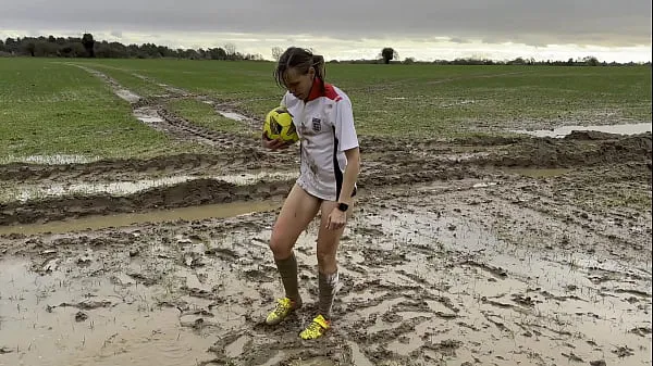 बड़ी After a very wet period, I found a muddy farm to have a bit of a kick about (WAM गर्म ट्यूब