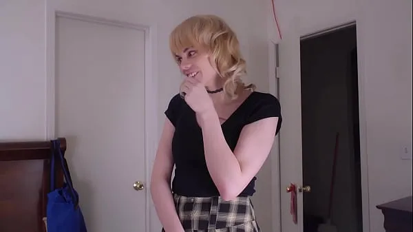 Suuri Trans Teen Wants Her Roommate's Hard Cock lämmin putki