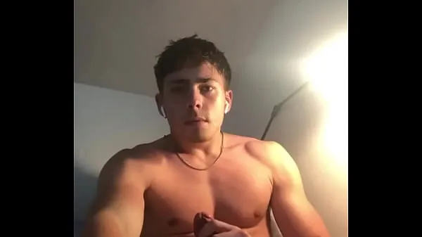 Grote Hot fit guy jerking off his big cock warme buis