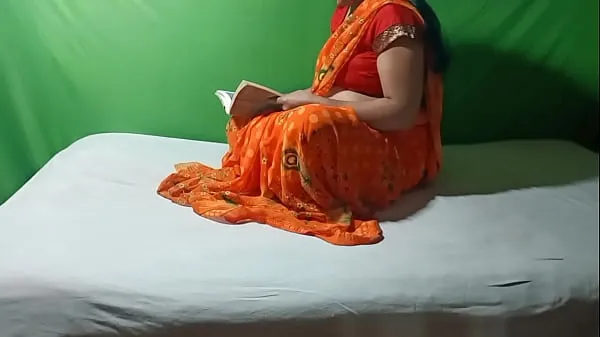 Big Komal was reading the story, then see for yourself what happened, it was too much to say no to Komal Bhabhi warm Tube