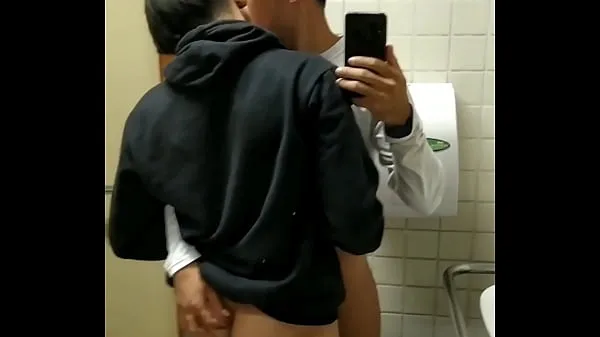 Stort Filling the curious straight man's mouth with cum varmt rör