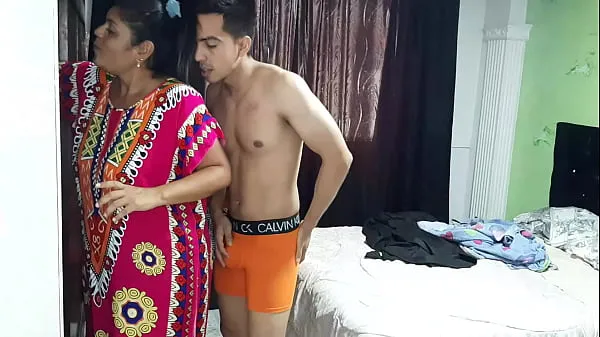 I love how my stepmom puts my whole cock in her mouth Tiub hangat besar