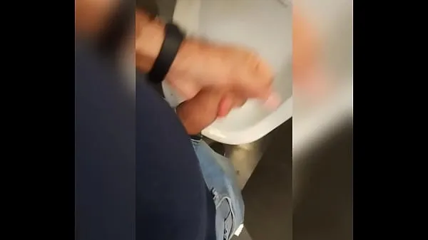 Stort Pissing in public restrooms varmt rör