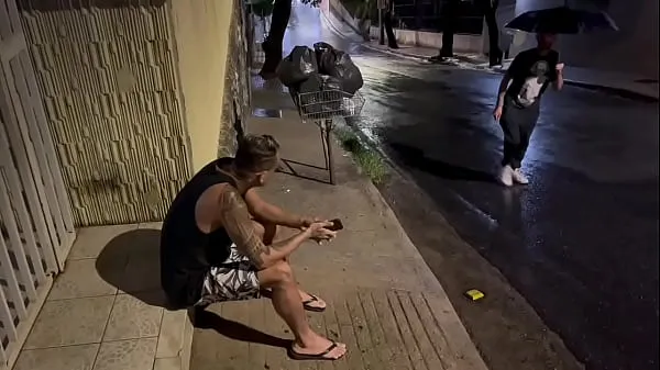 A carioca eating a mineiro's gluttonous ass on a rainy day Tiub hangat besar