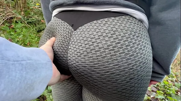 Stort Public Park Bubble Butt Girl Groping varmt rör