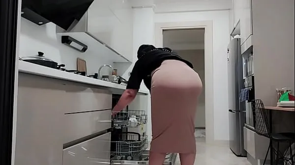 Grote my stepmother wears a skirt for me and shows me her big butt warme buis
