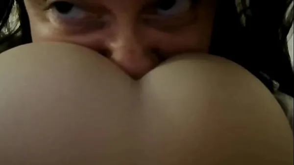 My friend puts her ass on my face and fills me with farts 4K Tabung hangat yang besar