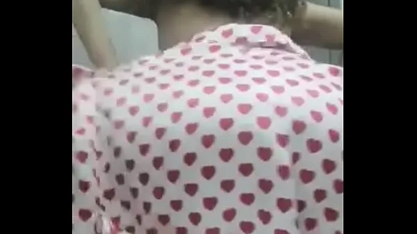 Suuri My neighbor's wife shows me her boobs in real homemade video lämmin putki
