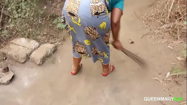 My neighbor's wife was sweeping when I begged her for sex أنبوب دافئ كبير