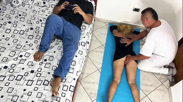 Stort I like the Masseur to Massage my Ass and Vagina in Front of my Cuckold Husband NTR Netorare varmt rør