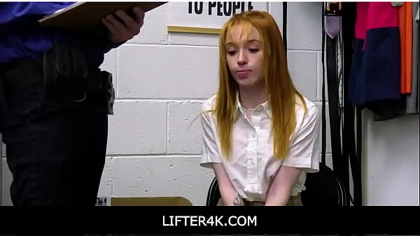 Stort Lifter4K-Horny little thief Madi Collins has to fuck the security officer to avoid being put in jail for shoplifting varmt rör