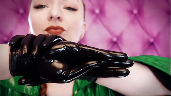 Grote ASMR video: nitrile gloves and oil - fetish Glaminatrix Arya Grander - great relax sexy sounding POV warme buis