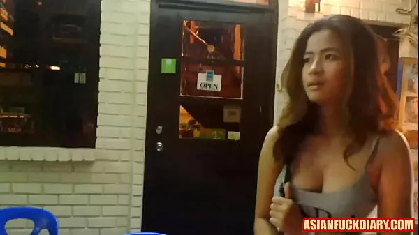 Veľká Asian babe rides a tourist cock in Hotel room teplá trubica