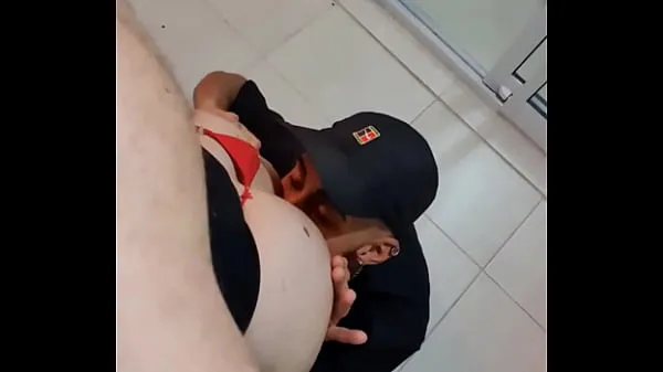MALE PERFORMS THE FETISH OF AN IF**D DELIVERY WAITING FOR HIM IN PANTIES AS A REWARD WON A LOT OF PAU IN THE ASS (COMPLETE IN THE NET AND SUBSCRIPTION Tiub hangat besar