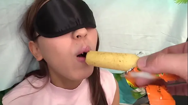 Stort If she can guess all the contents of her mouth while blindfolded, she gets a prize! Mai is 20 years old and a modern gal who takes up the mission! She can tell the taste of a bar varmt rör