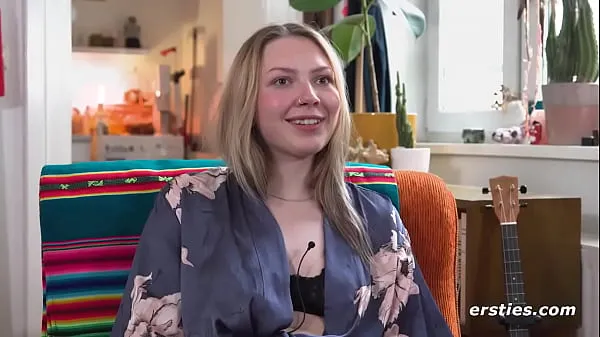 Suuri Ersties - songwriter Nelio from Berlin masturbates in her shared room lämmin putki